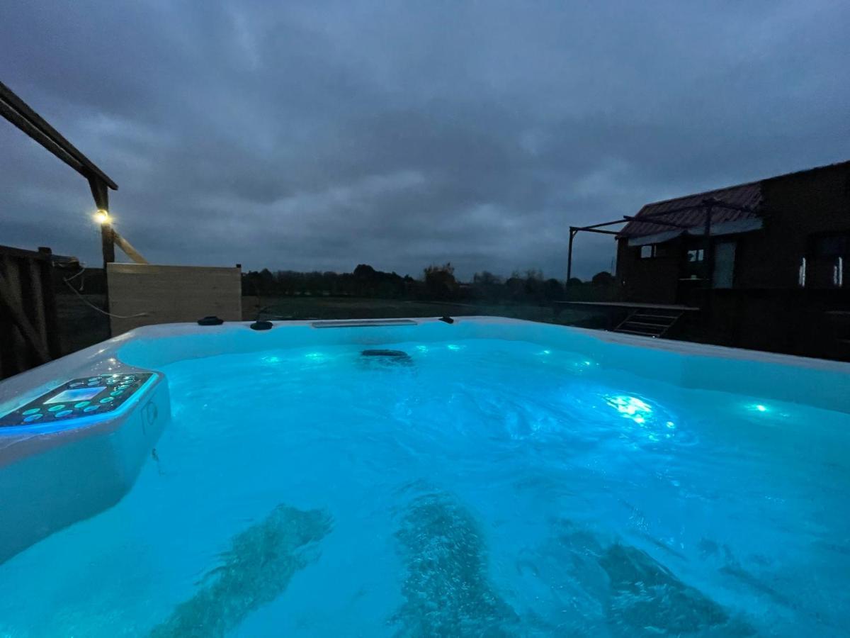 Myinsolite - Tiny-House, Jacuzzi, Brasero, Piscine Aigues-Mortes Luaran gambar