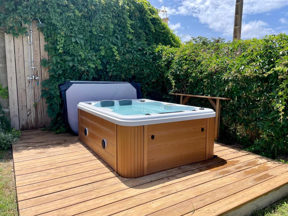 Myinsolite - Tiny-House, Jacuzzi, Brasero, Piscine Aigues-Mortes Luaran gambar